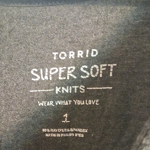 Torrid Green Asymmetrical Short Sleeve T-Shirt - Picture 2 of 3